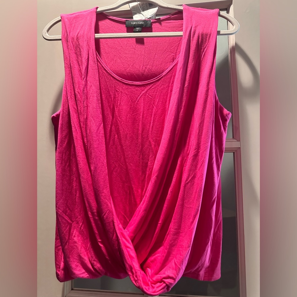 NWT’s Karen Kane Pink Sleeveless Wrap blouse. Lg